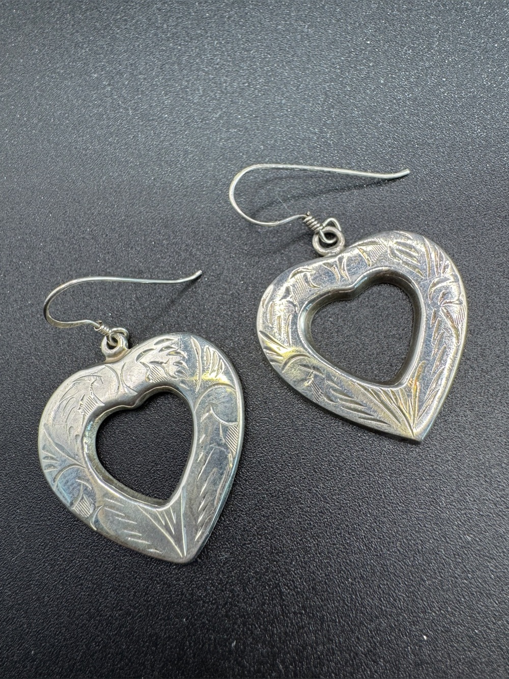 FAS 925 Sterling Silver Engraved Heart Dangle Earrings 8.57g